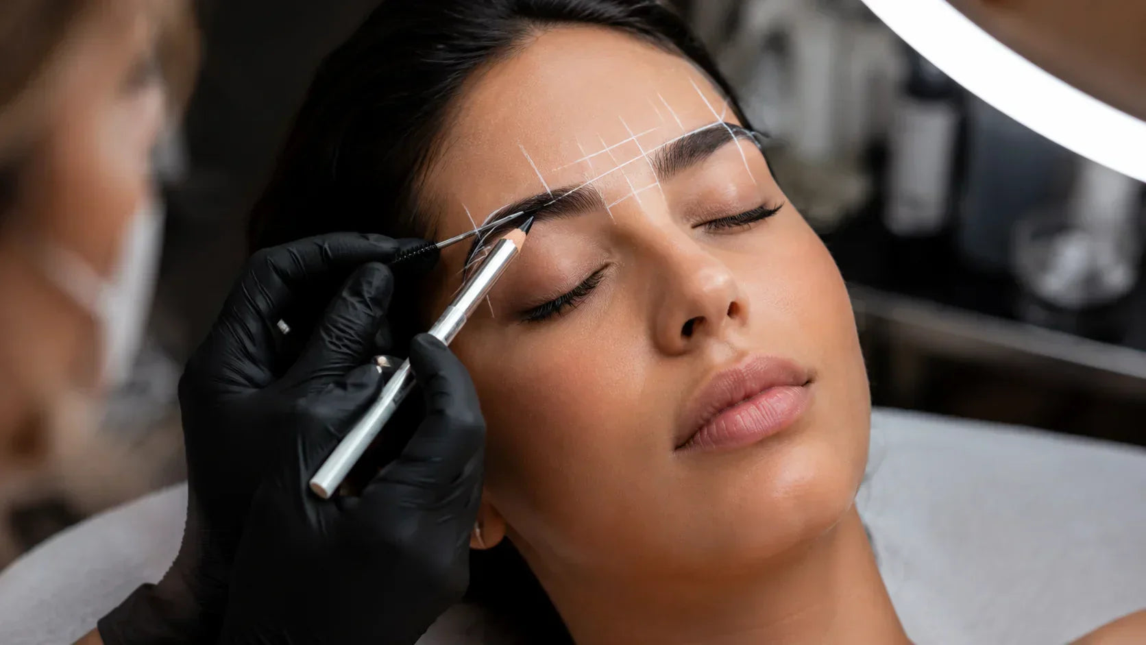Comment restructurer vos sourcils en 5 étapes pour un résultat professionnel ?