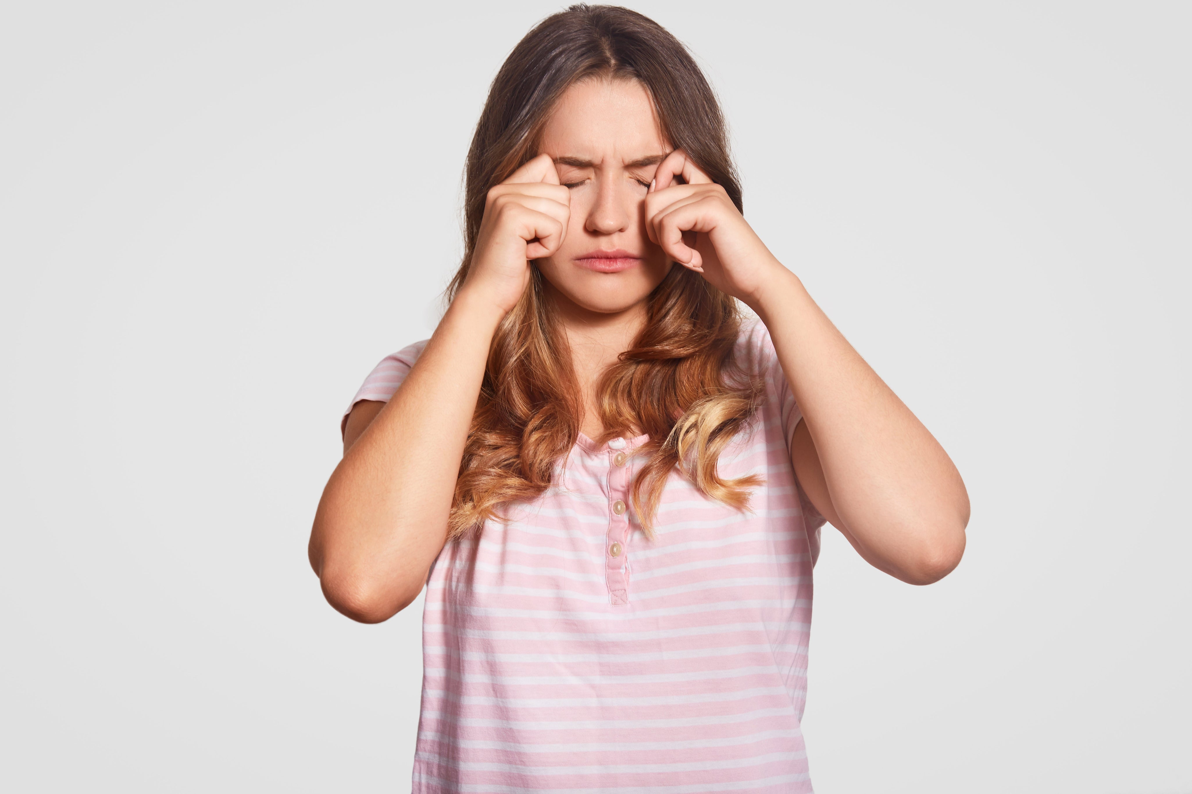 Allergie à la colle faux cils : que faire ?